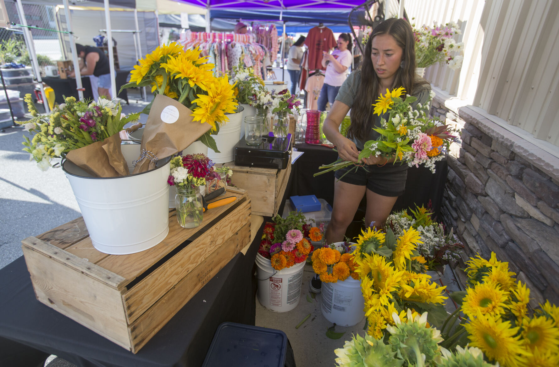 210727-newslocal-CraftMarket 03.JPG